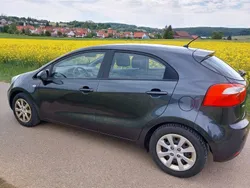 Grau Gebraucht 2014 Kia Rio Edition 7 Limousine | 4.500 € (Superpreis)
