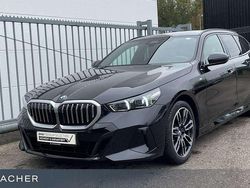 Saphirschwarz metallic Gebraucht 2025 BMW 520 Basis Kombi | 52.949 € (Fairer Preis)