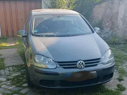 Grau Gebraucht 2004 VW Golf V Comfortline Kleinwagen | 3.995 € (Teuer)