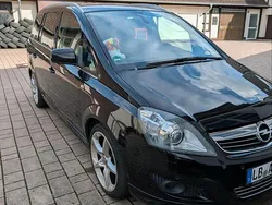 Schwarz Gebraucht 2011 Opel Zafira Van / Kleinbus | 4.699 € (Fairer Preis)