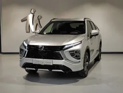 Silber Gebraucht 2022 Mitsubishi Eclipse Cross Select SUV | 24.700 € (Fairer Preis)