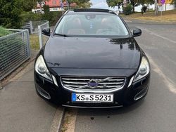 Schwarz Gebraucht 2011 Volvo V60 Summum Kombi | 8.900 € (Fairer Preis)