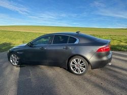 Grau Gebraucht 2017 Jaguar XE Prestige Limousine | 12.500 € (Guter Preis)