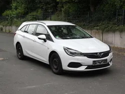 Schneeweiss/summitwhite/arctic Gebraucht 2020 Opel Astra Kombi | 6.500 €