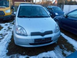 Grau Gebraucht 2001 Toyota Yaris Kleinwagen | 1.499 € (Guter Preis)