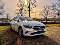 Weiß Gebraucht 2020 Mercedes B200 Van / Kleinbus | 22.999 € (Fairer Preis)