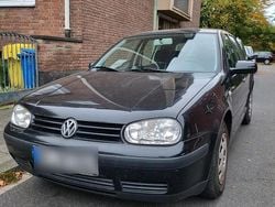 Schwarz Gebraucht 2001 VW Golf IV Kleinwagen | 1.150 € (Fairer Preis)