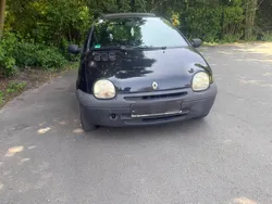 Schwarz Gebraucht 2004 Renault Twingo Kleinwagen | 1.300 € (Etwas zu teuer)
