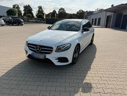 Weiß Gebraucht 2017 Mercedes E250 AMG line Kombi | 29.999 €