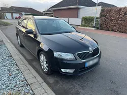 Schwarz Gebraucht 2013 Skoda Octavia Kombi | 7.390 € (Fairer Preis)