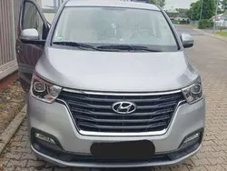 Grau Gebraucht 2019 Hyundai H-1 Premium Van / Kleinbus | 27.000 € (Guter Preis)
