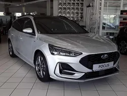 Polarsilber metallic Gebraucht 2023 Ford Focus ST-Line Kombi | 23.490 € (Guter Preis)