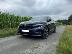 Blau Gebraucht 2022 Renault Mégane Komfort Limousine | 26.900 € (Guter Preis)