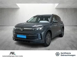 Grau Gebraucht 2024 VW Tiguan Life SUV | 37.115 € (Fairer Preis)