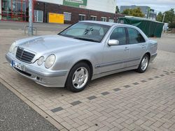 Silber Gebraucht 2000 Mercedes E280 Limousine | 3.100 € (Guter Preis)