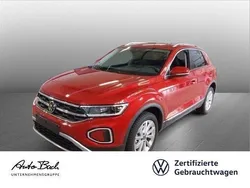 Rot (kings red metallic) Gebraucht 2024 VW T-Roc Pro SUV | 29.940 € (Fairer Preis)