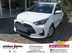 Schneeweiß Gebraucht 2024 Toyota Yaris Hybrid Comfort Limousine | 20.740 € (Guter Preis)
