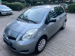 Grau Gebraucht 2010 Toyota Yaris Limousine | 3.299 € (Fairer Preis)