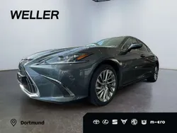 Grau Gebraucht 2024 Lexus ES300H Luxury Line Limousine | 68.680 €