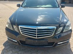 Schwarz Gebraucht 2011 Mercedes E250 Limousine | 10.700 € (Etwas zu teuer)