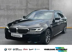 Black sapphire metallic Gebraucht 2021 BMW 530 M Sport Kombi | 37.490 € (Fairer Preis)