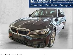 Schwarz Gebraucht 2021 BMW 320e Sport Line Kombi | 27.995 € (Fairer Preis)