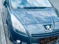 Grau Gebraucht 2010 Peugeot 5008 Business-Line Van / Kleinbus | 3.000 € (Etwas zu teuer)