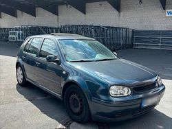 Grau Gebraucht 2000 VW Golf IV Kleinwagen | 1.750 € (Fairer Preis)