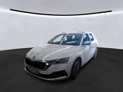 Moonweiss metallic Gebraucht 2022 Skoda Octavia Clever Kombi | 22.690 € (Fairer Preis)
