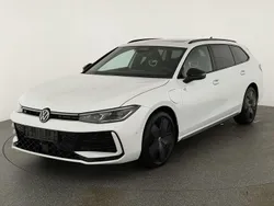 Oryxweiß perlmutteffekt Neu 2025 VW Passat R-line Kombi | 53.695 € (Superpreis)