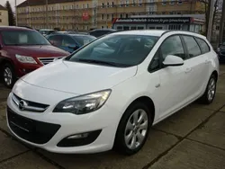 Schneeweiss/summitwhite/arctic Gebraucht 2016 Opel Astra Style Kombi | 8.500 € (Fairer Preis)