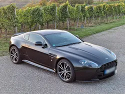Grau Gebraucht 2014 Aston Martin Vantage Coupé | 85.000 €