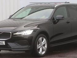 Schwarz Gebraucht 2022 Volvo V60 CC Kombi | 15.790 €
