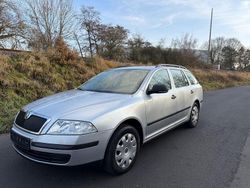 Silber Gebraucht 2012 Skoda Octavia Active Kombi | 5.899 € (Guter Preis)