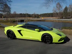 Grün Gebraucht 2020 Lamborghini Aventador Cabrio | 479.000 €
