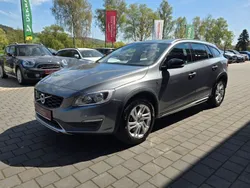 Grau Gebraucht 2015 Volvo V60 CC Momentum Kombi | 10.980 € (Etwas zu teuer)