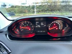 Weiß Gebraucht 2014 Peugeot 208 Kleinwagen | 5.100 € (Fairer Preis)