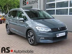 Grau Gebraucht 2022 VW Touran Highline Van / Kleinbus | 19.990 € (Fairer Preis)