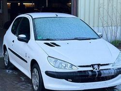 Weiß Gebraucht 2004 Peugeot 206 Filou Limousine | 1.000 € (Guter Preis)