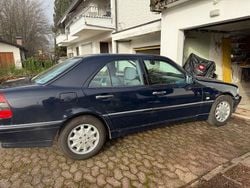 Blau Gebraucht 1998 Mercedes 240 Limousine | 3.999 € (Fairer Preis)