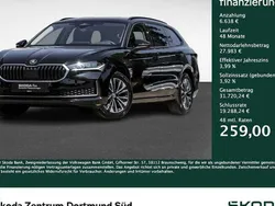 Ebony schwarz metallic Gebraucht 2024 Skoda Superb Selection Kombi | 34.621 € (Guter Preis)