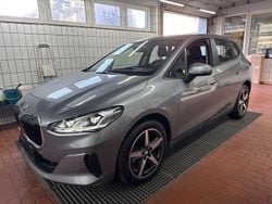 Skyscraper grau Gebraucht 2023 BMW 218 Active Tourer Sport Line Van / Kleinbus | 25.990 € (Guter Preis)