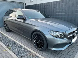 Grau Gebraucht 2018 Mercedes E220 Style Kombi | 39.900 €