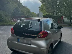 Beige Gebraucht 2007 Toyota Aygo Kleinwagen | 1.500 € (Fairer Preis)