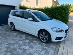 Weiß Gebraucht 2015 BMW 220 Gran Tourer Sport Line Van / Kleinbus | 14.900 € (Fairer Preis)