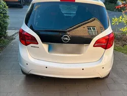 Weiß Gebraucht 2011 Opel Meriva Van / Kleinbus | 6.199 € (Teuer)