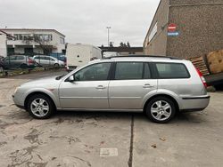 Silber Gebraucht 2002 Ford Mondeo Ghia Limousine | 1.550 € (Fairer Preis)