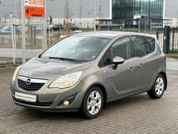 Braun Gebraucht 2011 Opel Meriva Design Edition Van / Kleinbus | 5.999 € (Fairer Preis)
