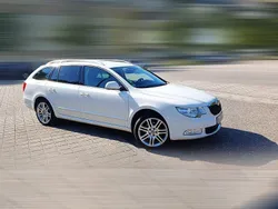 Weiß Gebraucht 2012 Skoda Superb Elegance Kombi | 12.700 €