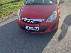 Rot Gebraucht 2011 Opel Corsa Edition Kleinwagen | 1.800 € (Guter Preis)